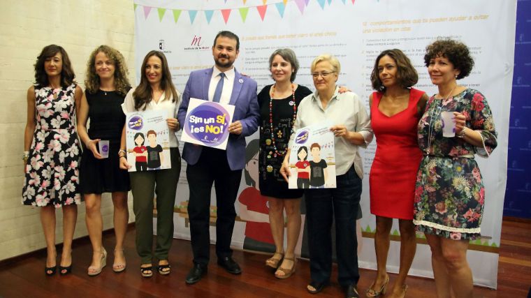 NO ESTÁN DISPUESTOS A CONSENTIR EL TRATO A LA MUJER DE LA ÚLTIMA CAMPAÑA DEL GOBIERNO