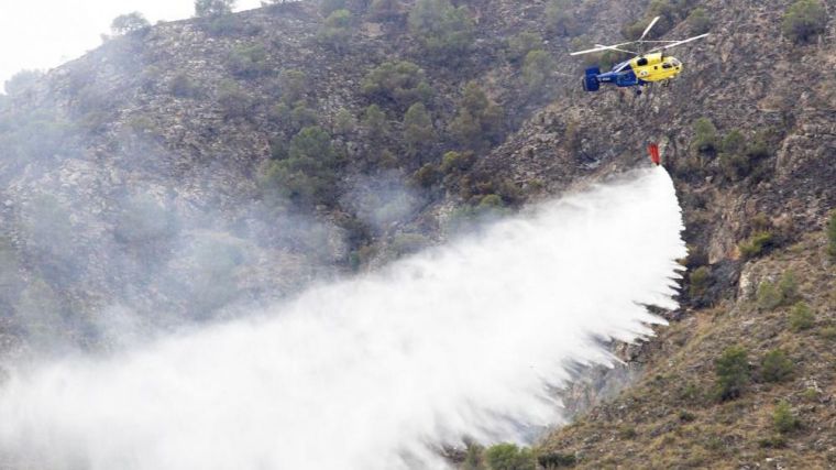 CLM desplaza a Cataluña cuatro medios aéreos para ayudar a apagar el incendio de la Ribera D’Ebre