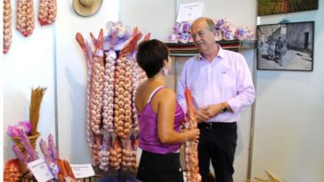 Tortosa destaca el éxito de la Feria Internacional del Ajo, escaparate del producto y de Las Pedroñeras