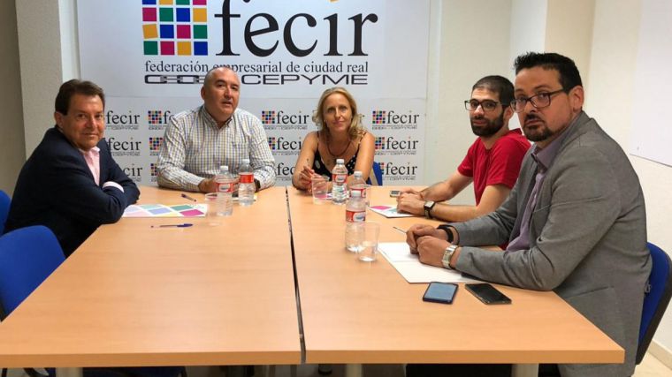 FECIR inicia, con la alcaldesa de Santa Cruz de Mudela, una serie de encuentros con alcaldes de la provincia