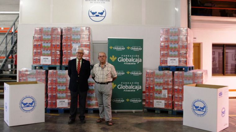 La Fundación Globalcaja Albacete 6.000 litros de leche al Banco de Alimentos