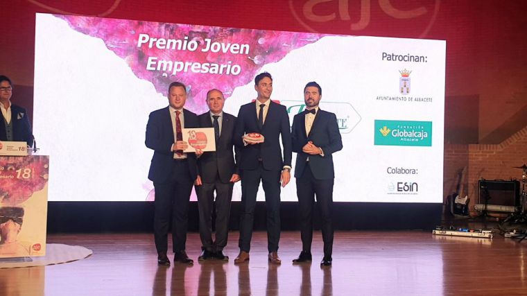 La Fundación Globalcaja Albacete muestra su apoyo al emprendimiento en los Premios AJE