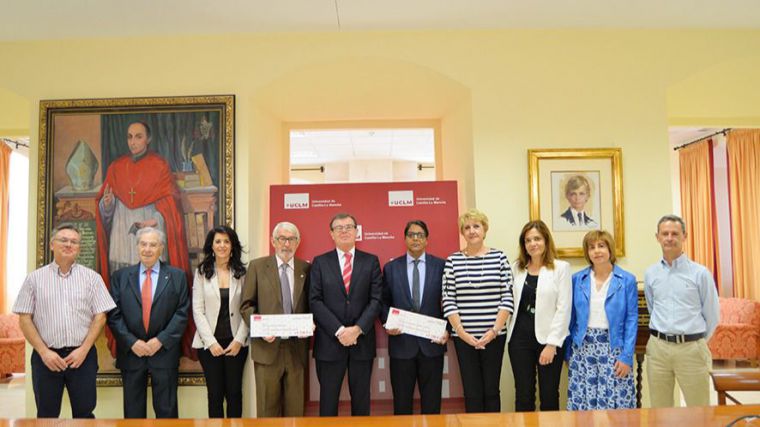 La UCLM dona 7.350 euros a Cruz Roja y a la Delegación Saharaui por la carrera solidaria Campus a Través