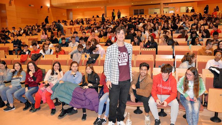 La UCLM acerca la ciencia a los alumnos de Bachillerato a través del humor 