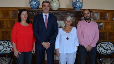Álvaro Gutiérrez se interesa por los proyectos del nuevo gobierno de Espinoso del Rey para el municipio
