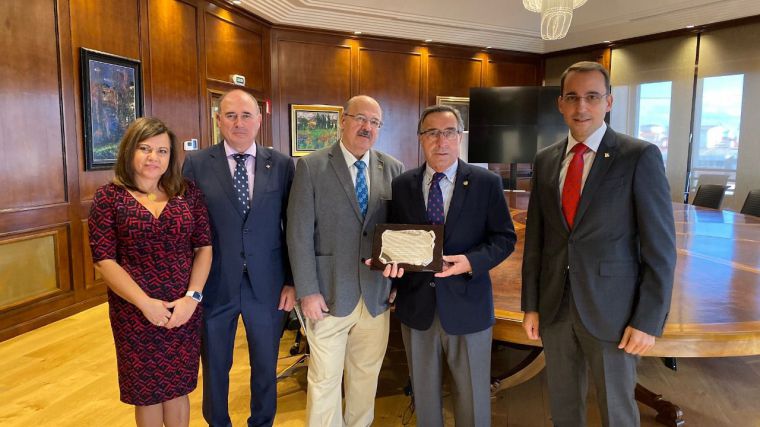 Globalcaja reconoce la trayectoria del ex presidente del Colegio de Ingenieros Agrónomos de Albacete 