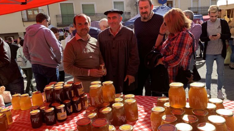 Bellido destaca la “diversidad y riqueza” de productos artesanos que se exhiben en las Ferias Tradicionales de Cifuentes