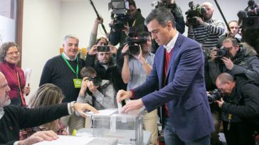 Las elecciones dejan a España en el laberinto, sin mayorías claras, con el fortalecimiento de la extrema derecha y el hundimiento de Ciudadanos