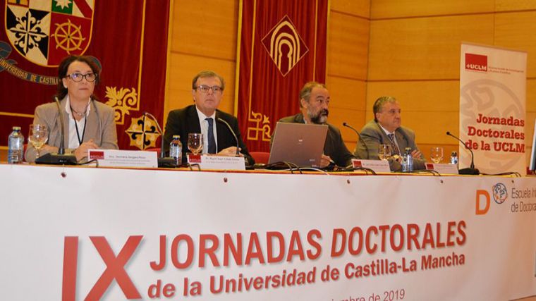 El rector de la UCLM destaca la “vitalidad” de la investigación que se realiza en la institución