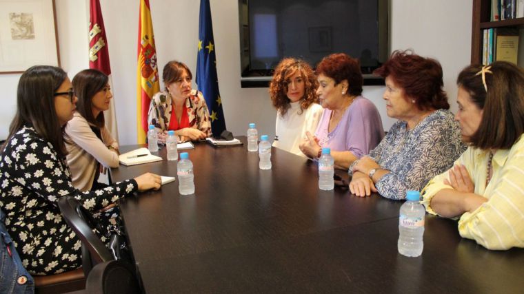 El Gobierno regional destaca el trabajo de asociaciones como ‘María de Padilla’ en la lucha contra la violencia de género 