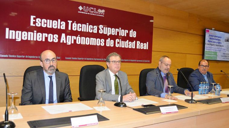 El presidente de la Sociedad Española de Geriatría habla en la UCLM del peso de la industria agroalimentaria en el “envejecimiento positivo” 