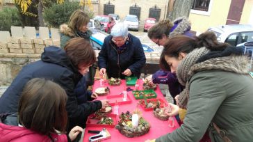 El Vivero Educativo Taxus participa con un taller de “portavelas navideño” en el Mercado de Flores de Toledo
