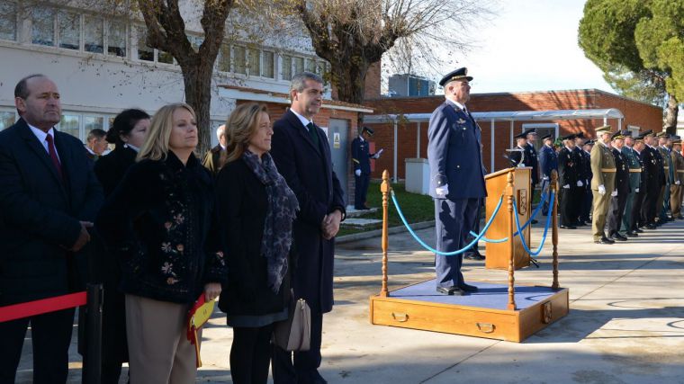 Álvaro Gutiérrez acompaña al acuartelamiento aéreo de Villatobas en la celebración de la patrona de la Aviación