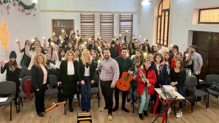 Dos alumnos de la Facultad de Educación de Ciudad Real llevan la cultura y la lengua española a colegios de Rumanía