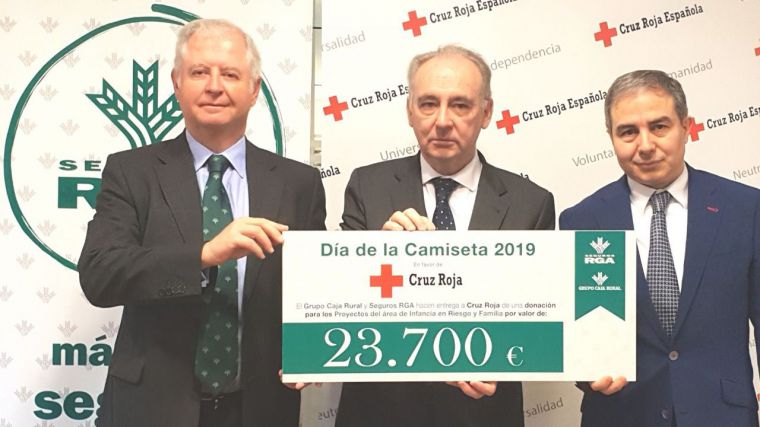El Grupo Caja Rural, al que pertenece Globalcaja, recaudó 23.700 euros para Cruz Roja gracias al Día de la Camiseta