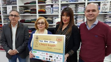La Asociación Comercial de Ciudad Real entrega el cheque regalo de la campaña navideña "Alfombra Azul"