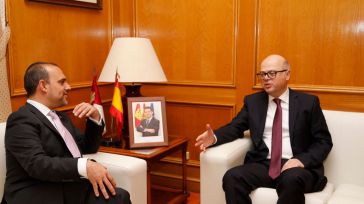 El presidente de las Cortes regionales recibe al embajador turco en España