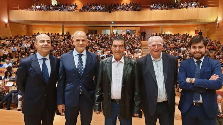 Globalcaja, patrocinadora de la Conferencia 'Pequeños delincuentes' del juez, Emilio Calatayud