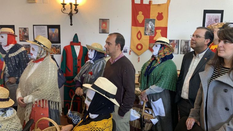 Bellido resalta la “diversidad del patrimonio intangible” de la provincia de Guadalajara en un encuentro de botargas, vaquillones y mascaritas 