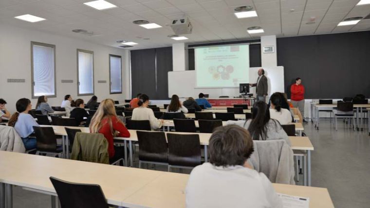 70 estudiantes de Bachillerato disputan la XV Olimpiada Regional de Biología