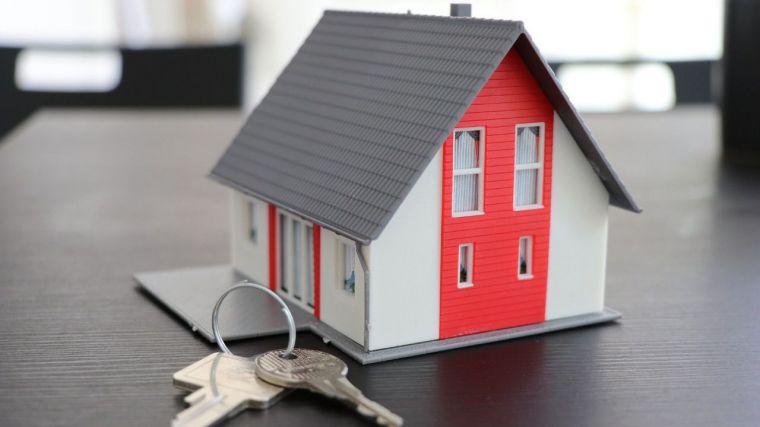 Casas con descuentos de hasta el 70% e hipotecas del 100% más muebles en Liberbank