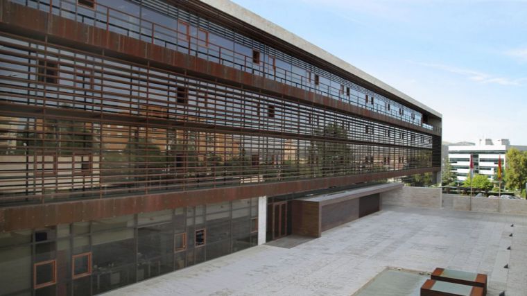 El Gobierno de Castilla-La Mancha prohíbe el acceso de los ciudadanos a centros públicos a excepción de los sanitarios