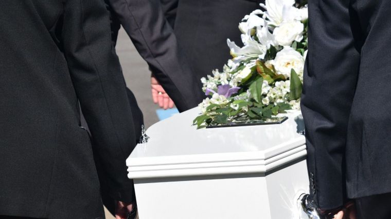 El Ministerio de Sanidad prohíbe los velatorios y restringe las ceremonias fúnebres para limitar la propagación y el contagio por el COVID-19