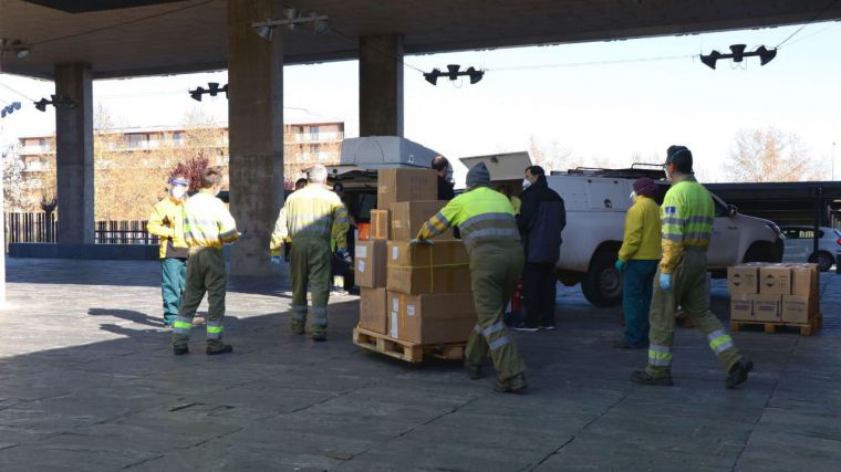 El Gobierno de Castilla-La Mancha realiza un nuevo envío con más de 686.000 de artículos de protección para los profesionales de los centros sanitarios de región