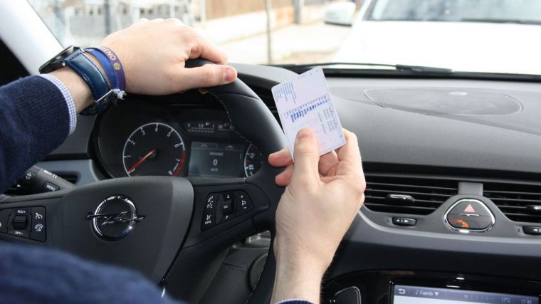 La DGT recuerda que los permisos de conducir caducados durante el estado de alarma mantienen su vigencia hasta 60 días después de finalizar esta medida
