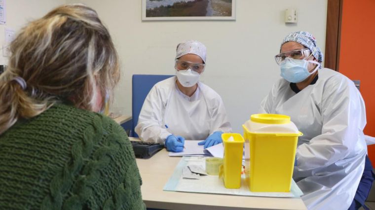 Continúa descendiendo el número de hospitalizados por COVID tanto en cama convencional como en las UCI