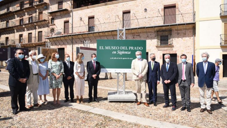 El presidente García-Page anuncia un “macro” proyecto de iluminación en la Plaza Mayor de Sigüenza