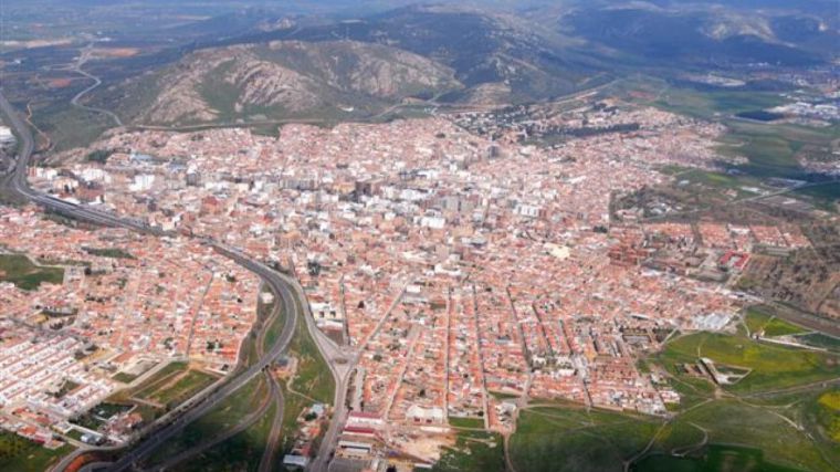 La calidad del aire en Puertollano está dentro de los parámetros permitidos que marca la normativa tras el incendio en la refinería de Repsol