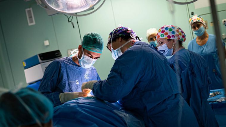 Los hospitales de Castilla-La Mancha han logrado mantener durante el mes de julio niveles de actividad quirúrgica similares a los del año anterior