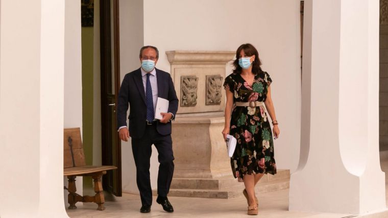 La consejera de Igualdad y portavoz del Gobierno regional, Blanca Fernández, y el consejero de Hacienda, Juan Alfonso Ruiz Molina.