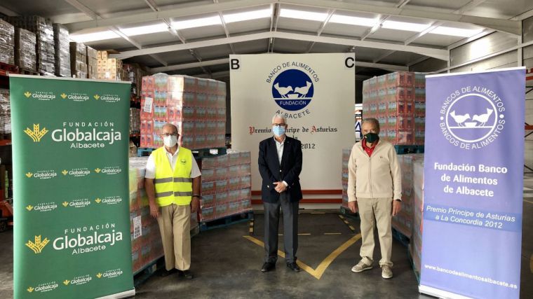 La Fundación Globalcaja Albacete dona 6.000 litros de leche al Banco de Alimentos