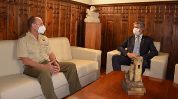 Álvaro Gutiérrez recibe al nuevo director del Museo del Ejército de Toledo