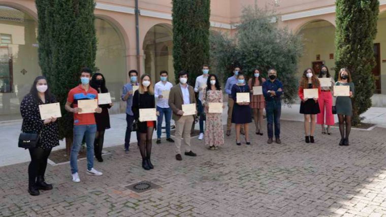 La UCLM y el Ayuntamiento de Ciudad Real facilitan la formación y orientación al éxito profesional de 16 estudiantes