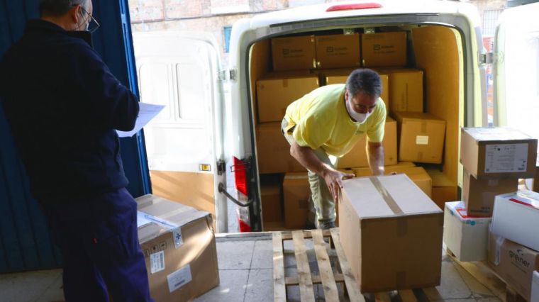 El Gobierno de Castilla-La Mancha ha distribuido 32 millones de artículos de protección para profesionales sanitarios desde el inicio de la pandemia