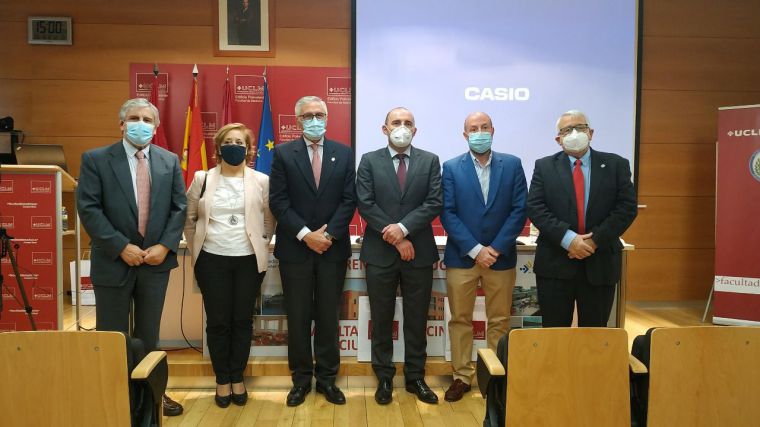 La Facultad de Medicina de Ciudad Real reconoce la labor del profesor Juan Emilio Felíu, de la Gerencia de Atención Integrada y del Colegio de Médicos