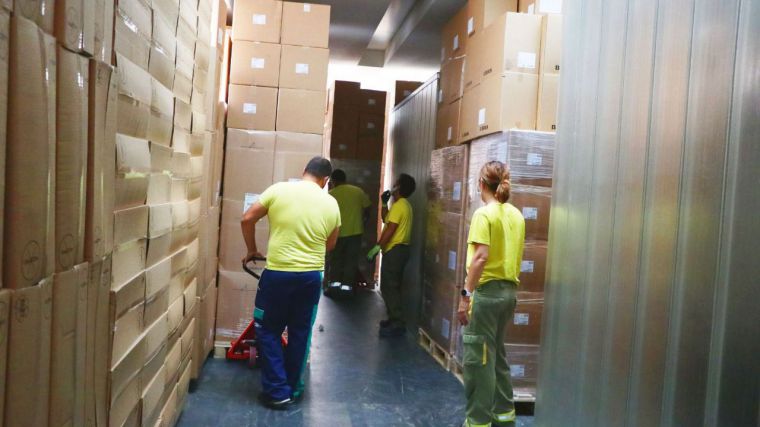 El Gobierno de Castilla-La Mancha ha enviado esta semana cerca 480.000 artículos de protección a los centros sanitarios