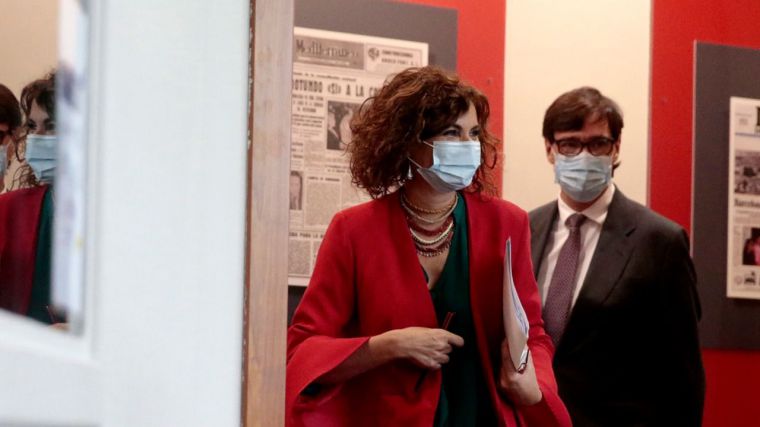 El IVA de las mascarillas y el “síndrome de Hacienda” de la doctora metida a ministra 