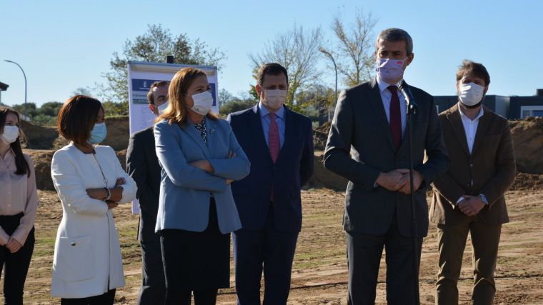 Álvaro Gutiérrez anuncia una nueva ayuda de casi 2 millones de euros para limpieza de colegios por la Covid-19