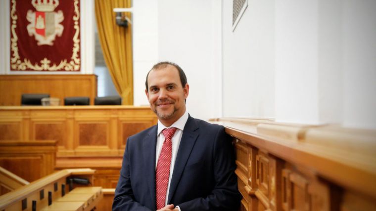 Bellido prepara la conmemoración de 40º aniversario de las Cortes con la mirada puesta en el futuro