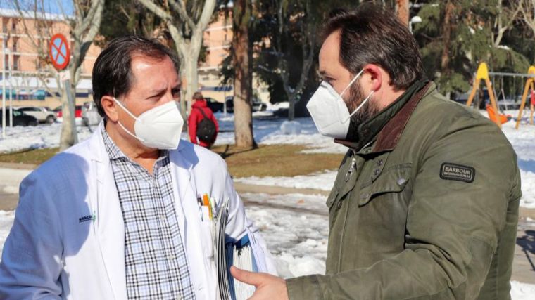 Núñez incide en la urgencia de poner en marcha el nuevo Hospital de Toledo para atender pacientes COVID, incrementar el nivel de vacunación y realizar test masivos