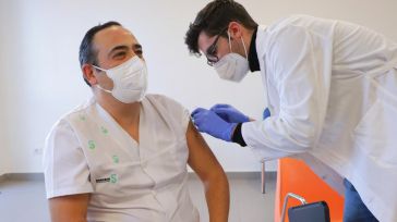 Castilla-La Mancha ha iniciado hoy la vacunación del personal del sistema sanitario regional frente al SARS-Cov2