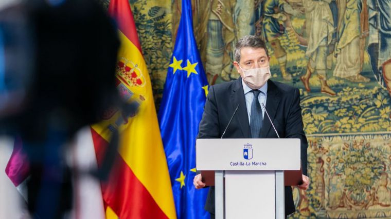 El presidente de Castilla-La Mancha se reúne con los responsables del Grupo Logístico Fuentes