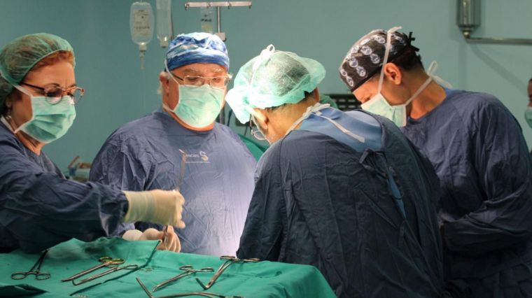 Profesionales del Complejo Hospitalario Universitario de Albacete realizan cinco trasplantes renales en tres días