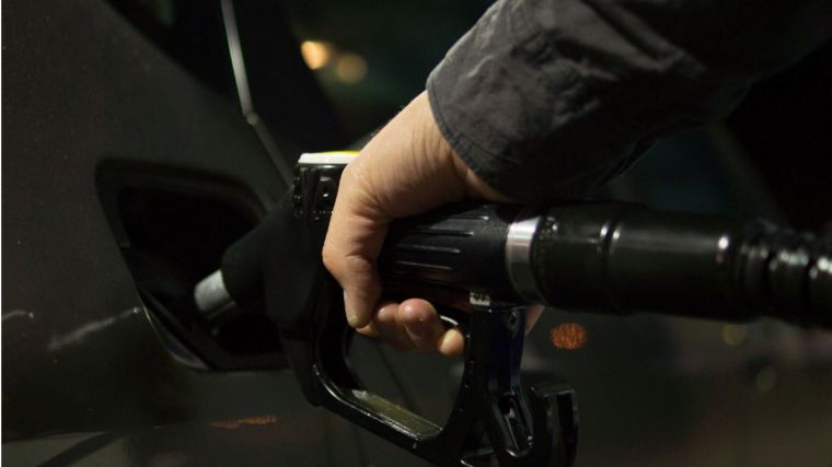 El consumo de gasolina cae a niveles mínimos en un mes de enero desde 1973