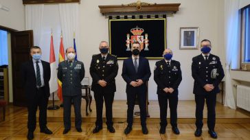 El delegado del Gobierno en Castilla-La Mancha recibe la Medalla de Reconocimiento de Servicio en la Pandemia COVID-19