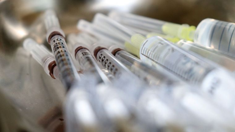 CLM ha puesto ya 164.286 vacunas, el 78,1% de las 211.175 recibidas